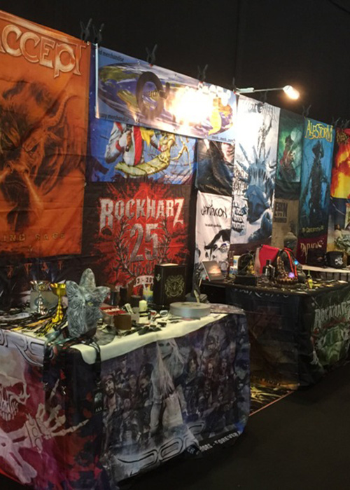 O+ Tech Verkaufstisch auf einer Messe